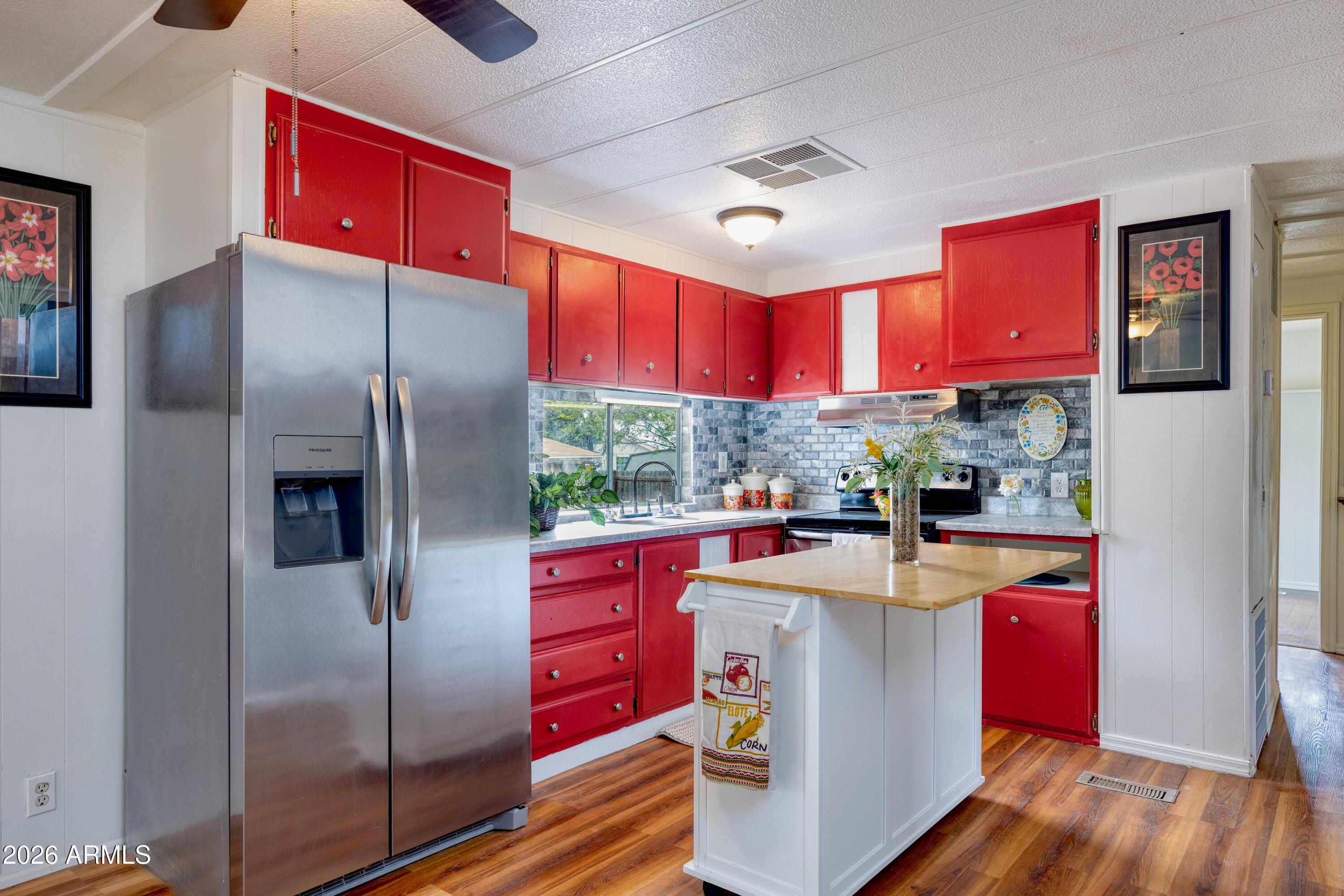 503 West Johnson Drive Payson, AZ 85541 - Photo 8 of 24 a kitchen with stainless steel appliances granite countertop a refrigerator and a stove