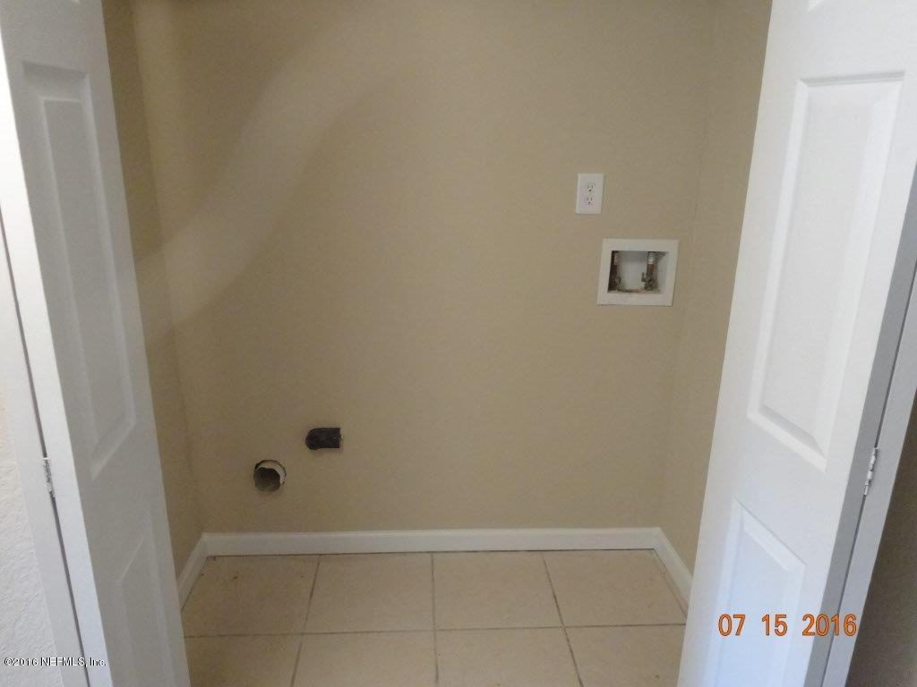 1702 Cortez Road Jacksonville, FL 32246 - Photo 15 of 24 a bathroom with a bathtub