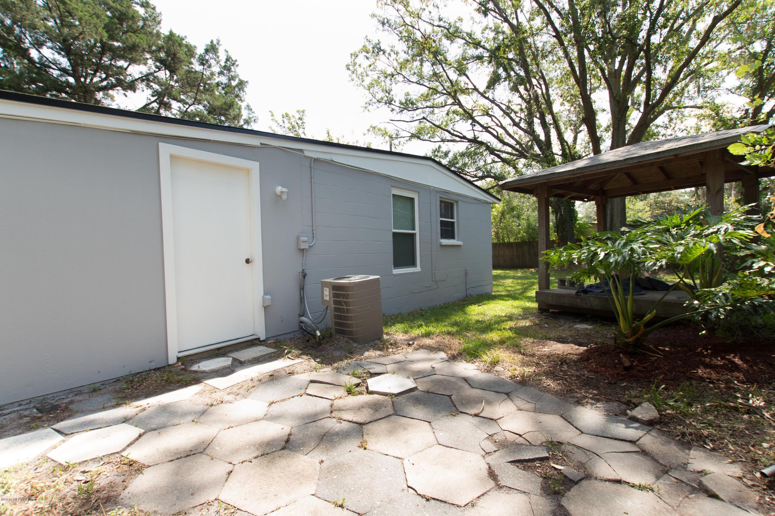 1702 Cortez Road Jacksonville, FL 32246 - Photo 16 of 24 a backyard of a house with plants and trees