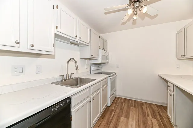 $199,900 | 157 Linden Lane, Unit 8, Thiensville, WI 53092