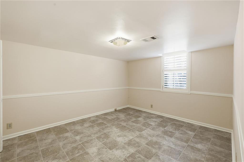2224 Colonial Drive Gainesville, GA 30501 - Photo 27 of 40 an empty room with a window