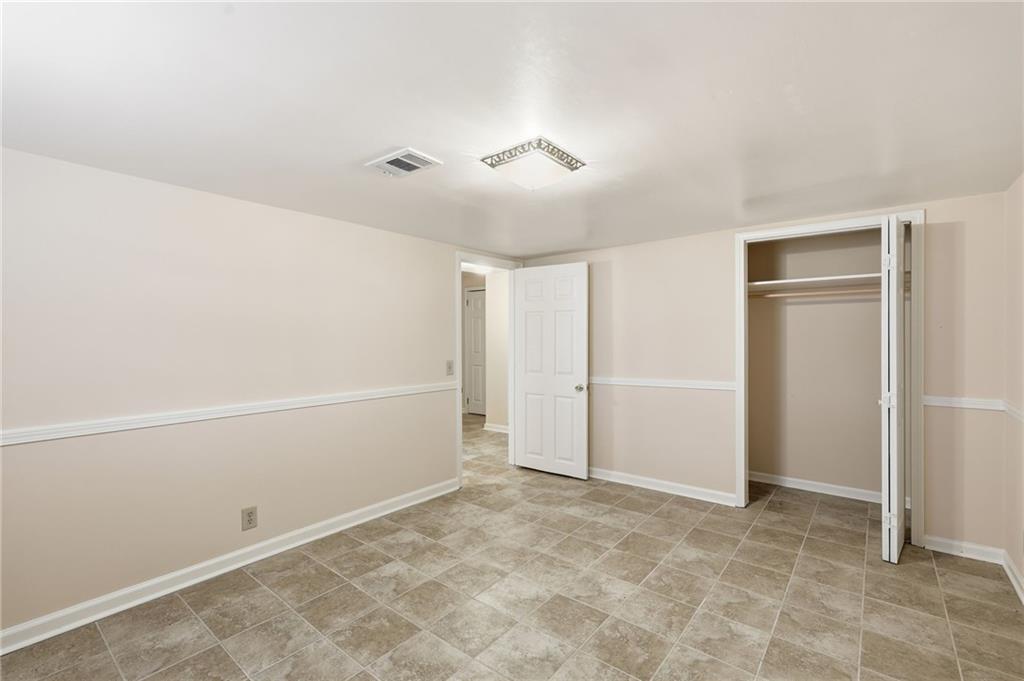 2224 Colonial Drive Gainesville, GA 30501 - Photo 37 of 40 an empty room with closet