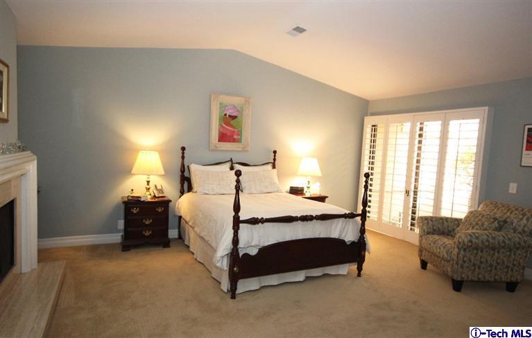 2041 Rosemont Avenue, Unit 2 Pasadena, CA 91103 - Photo 8 of 18 a bedroom with a bed and a couch