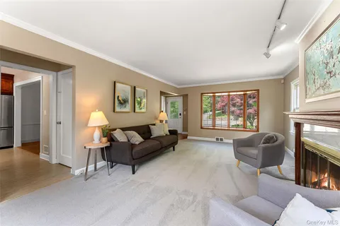 $975,000 | 434 California Road, Bronxville, NY 10708