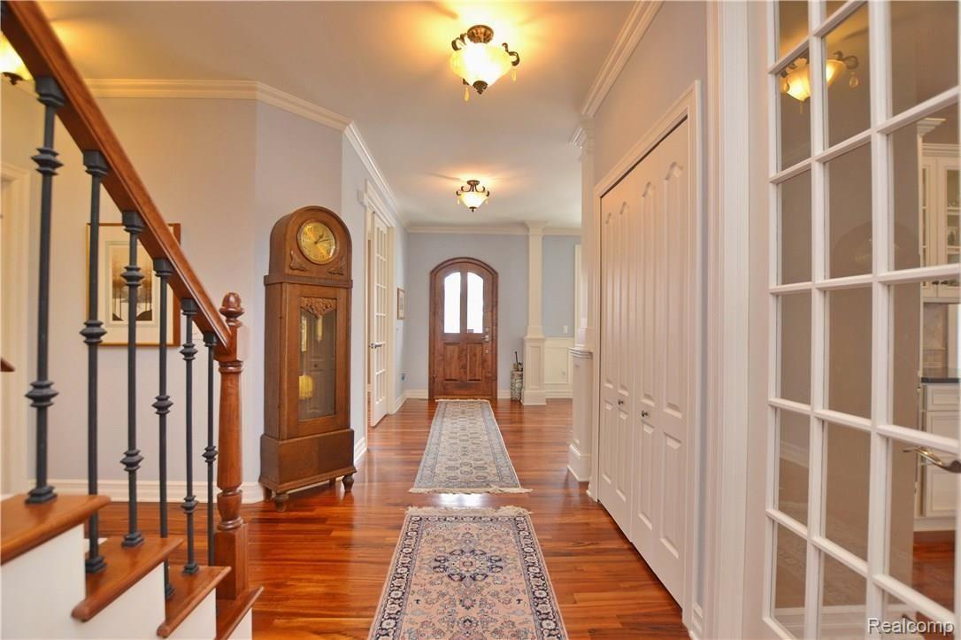 332 Drace Street Rochester, MI 48307 - Photo 3 of 28 Foyer