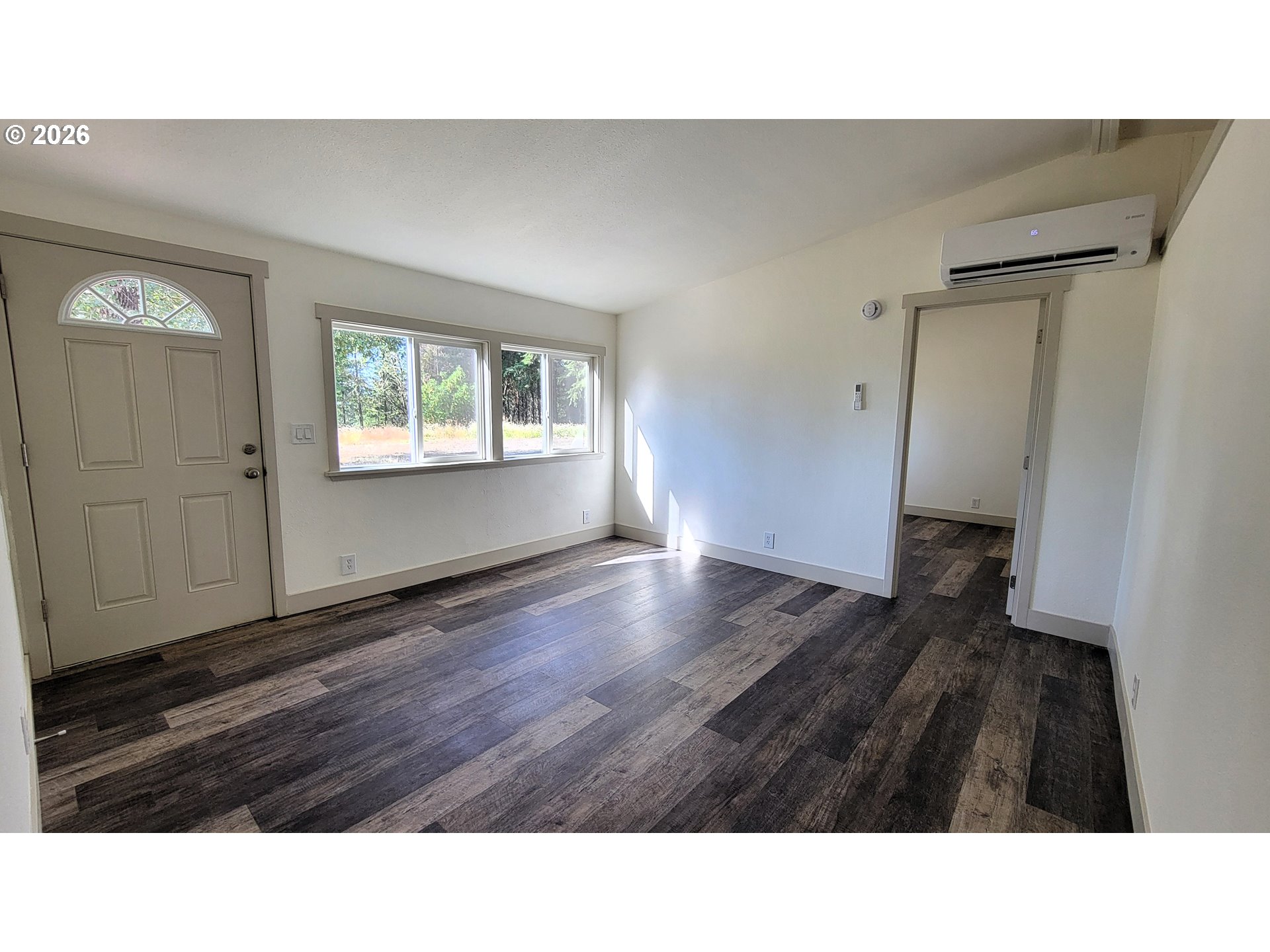 86820 Northill Ranch Road Eugene, OR 97402 - Photo 9 of 30 Living Room/Entrance