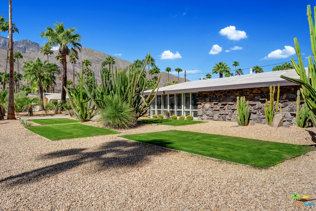 984 East La Jolla Road Palm Springs, CA 92264 - Photo 40 of 53 a view of a house with a yard