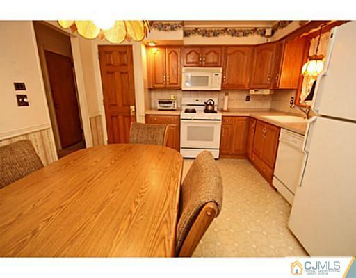 226 Colfax Road North Brunswick, NJ 08902 - Photo 13 of 24 Gallery Image 13