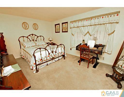 226 Colfax Road North Brunswick, NJ 08902 - Photo 15 of 24 Gallery Image 15