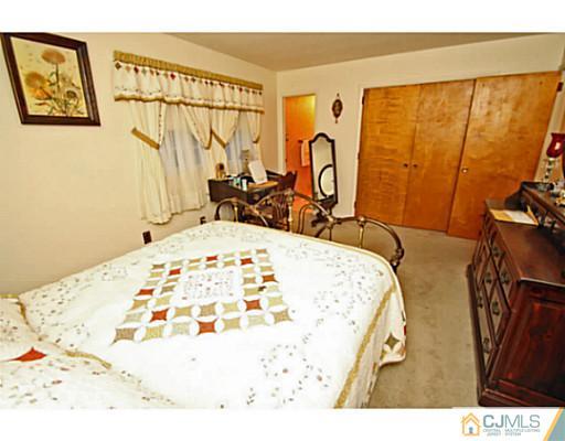 226 Colfax Road North Brunswick, NJ 08902 - Photo 16 of 24 Gallery Image 16