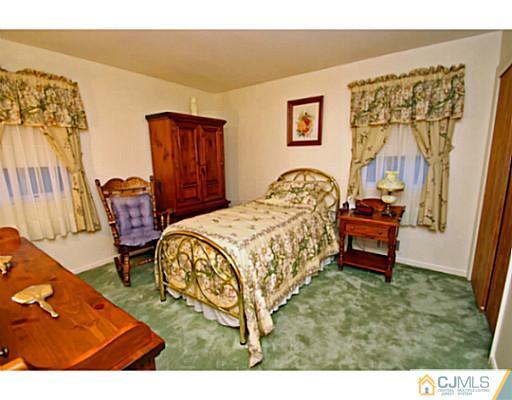 226 Colfax Road North Brunswick, NJ 08902 - Photo 18 of 24 Gallery Image 18