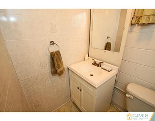 226 Colfax Road North Brunswick, NJ 08902 - Photo 21 of 24 Gallery Image 21