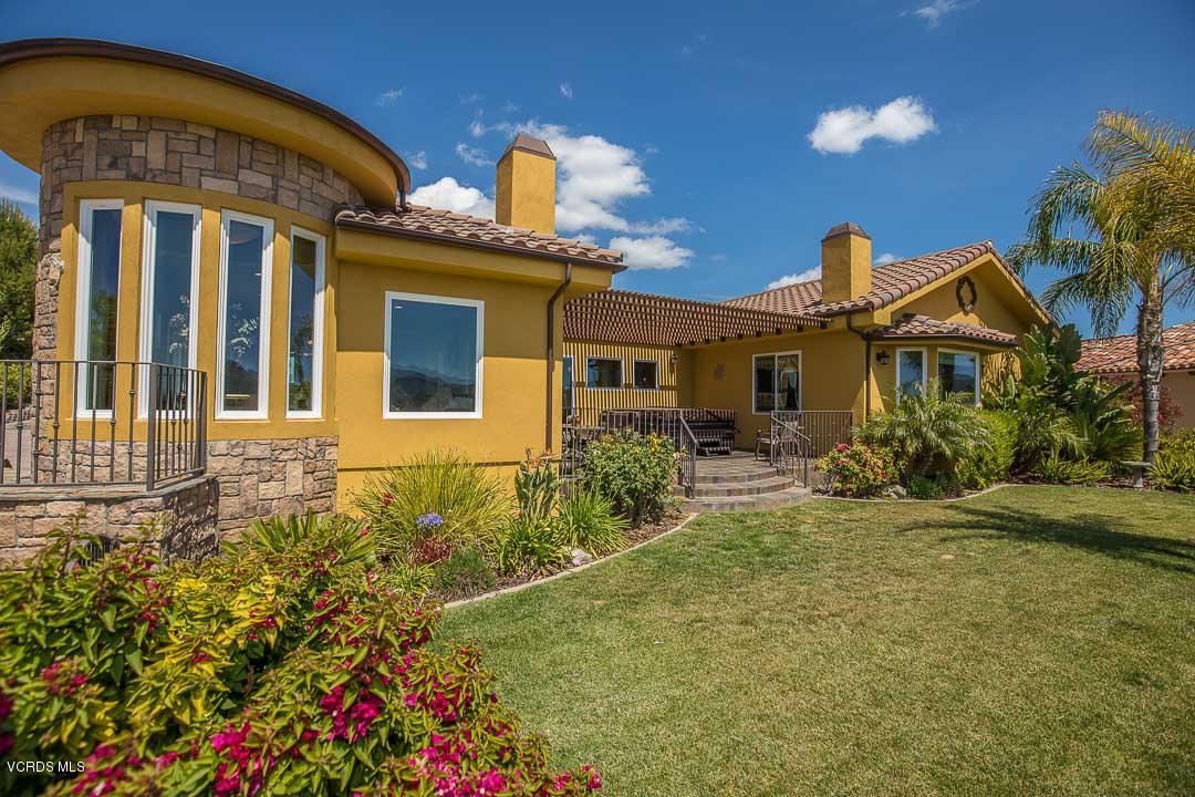 959 Rancho Road Thousand Oaks, CA 91362 - Photo 4 of 57 a front view of a house with garden