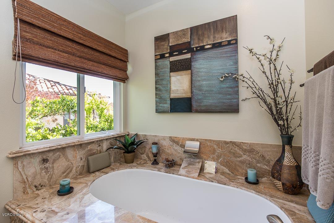 959 Rancho Road Thousand Oaks, CA 91362 - Photo 31 of 57 a bathroom with a tub sink and mirror