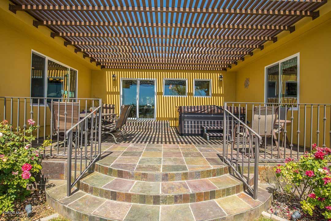 959 Rancho Road Thousand Oaks, CA 91362 - Photo 40 of 57 a front view of a house