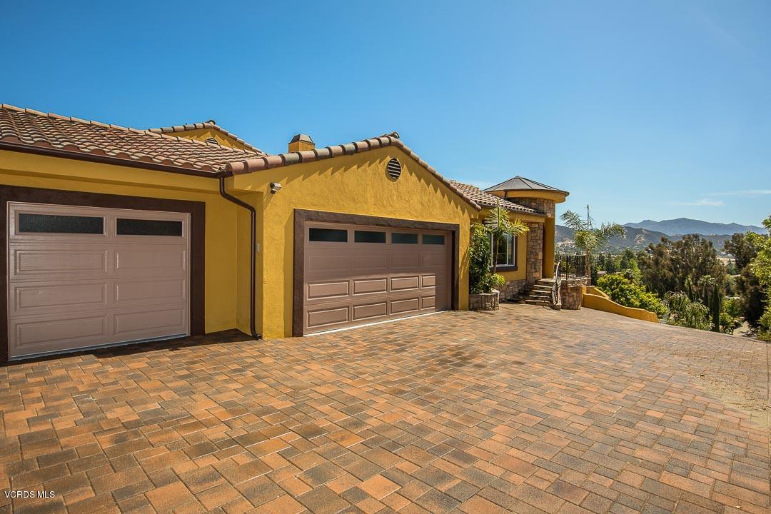 959 Rancho Road Thousand Oaks, CA 91362 - Photo 8 of 57 a front view of a house with a yard and garage