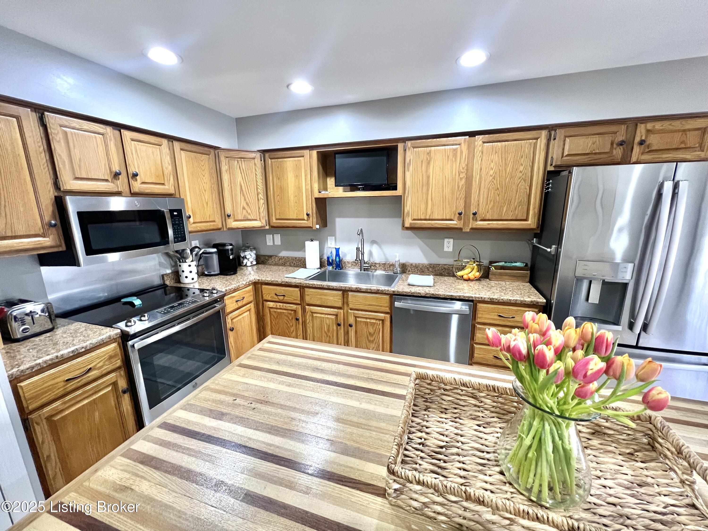 2116 Westridge Road Louisville, KY 40242 - Photo 13 of 66 Eat-in Kitchen