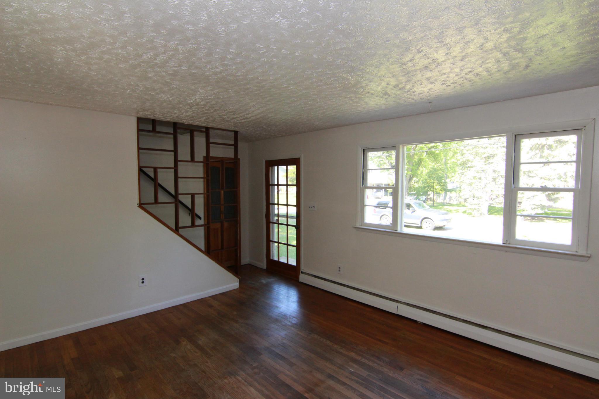 807 Maple Road Severna Park, MD 21146 - Photo 3 of 21 Living Room