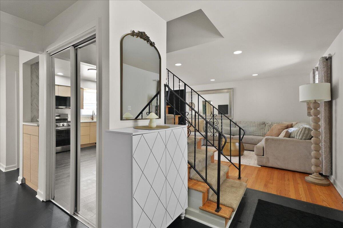 741 Pettibone Street Crown Point, IN 46307 - Photo 2 of 36 1200x800