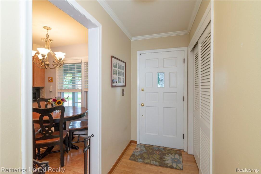 32210 Red Clover Road Farmington, MI 48334 - Photo 3 of 51 3.jpg