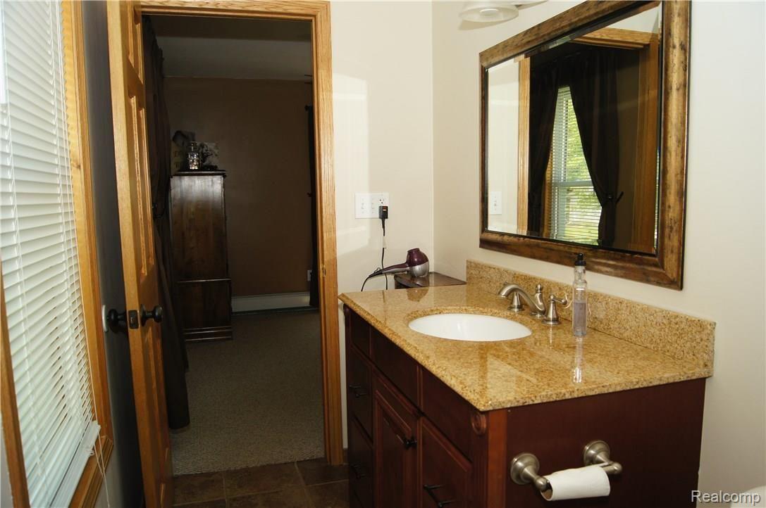4363 Old Mill Road Pinckney, MI 48169 - Photo 35 of 45 MasterBath2.jpg
