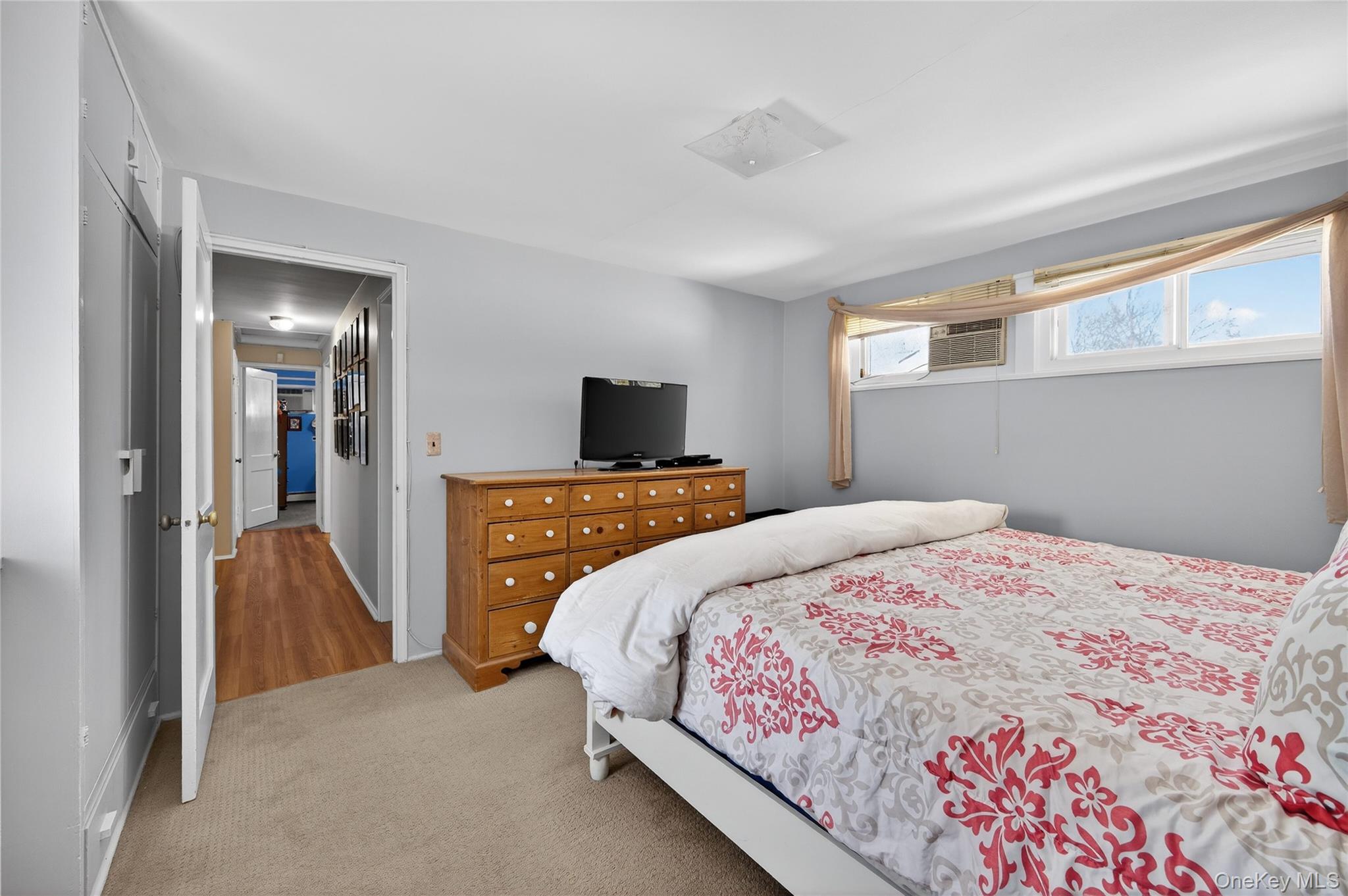 6 Wellington Road Greenvale, NY 11548 - Photo 12 of 21 Large Primary Bedroom w/King Size Bed