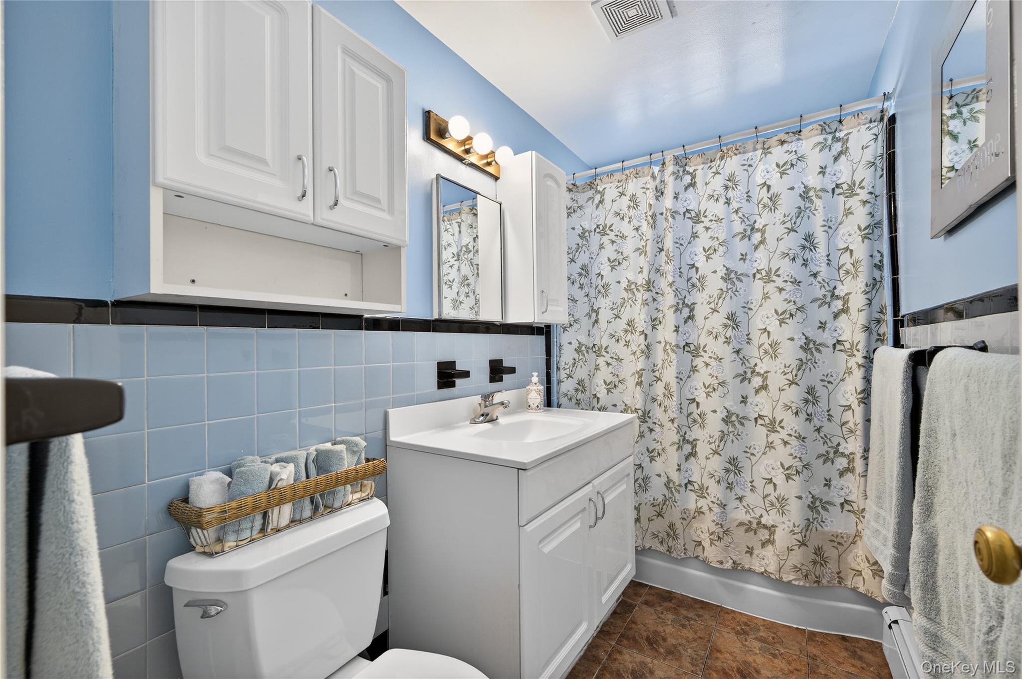 6 Wellington Road Greenvale, NY 11548 - Photo 13 of 21 Full Bath