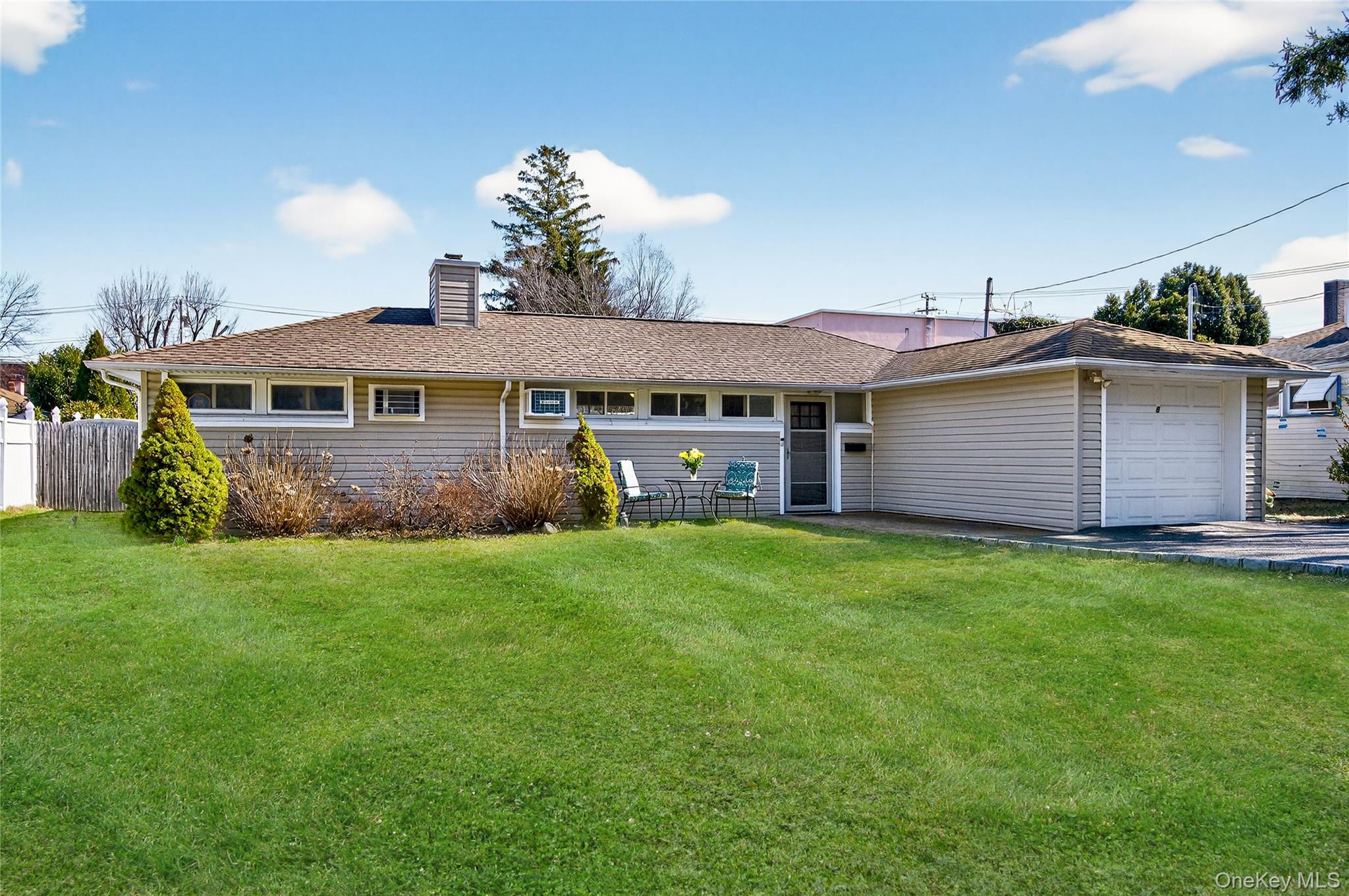 6 Wellington Road Greenvale, NY 11548 - Photo 2 of 21 Beautifully Maintained Warm & Welcoming Ranch