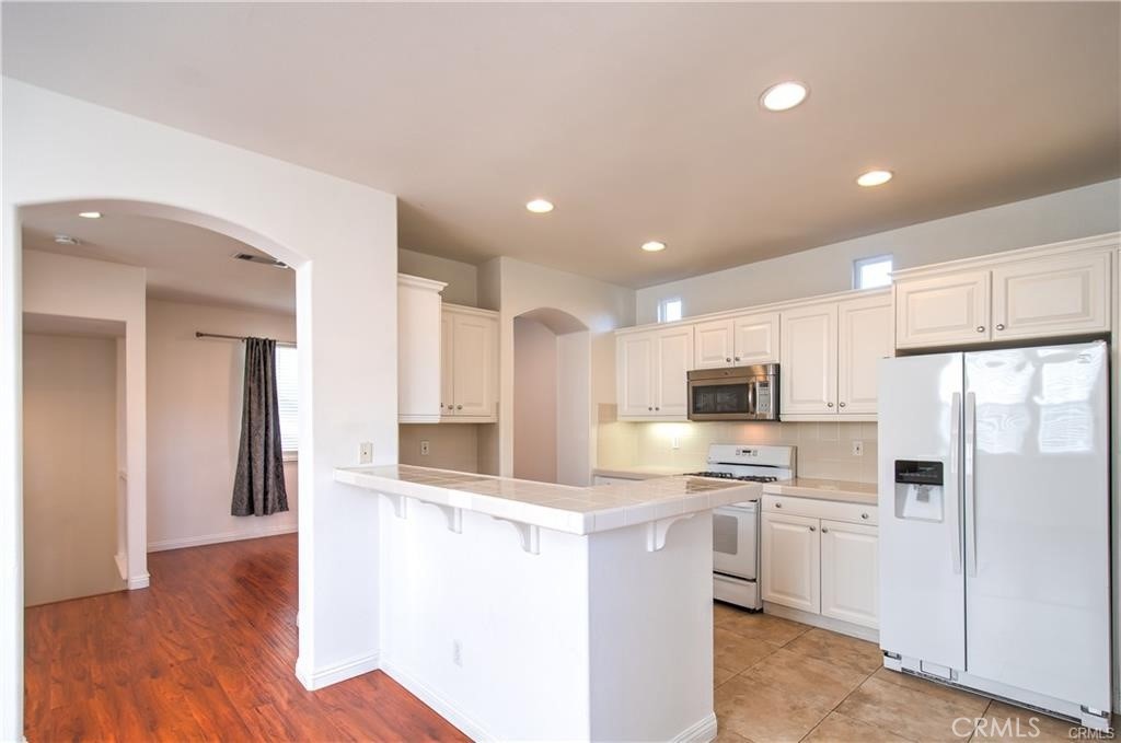8 Silvermaple Irvine, CA 92618 - Photo 9 of 27