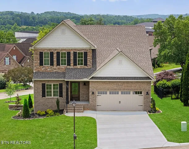 $744,900 | 180 Hatteras Circle, Lenoir City, TN 37772