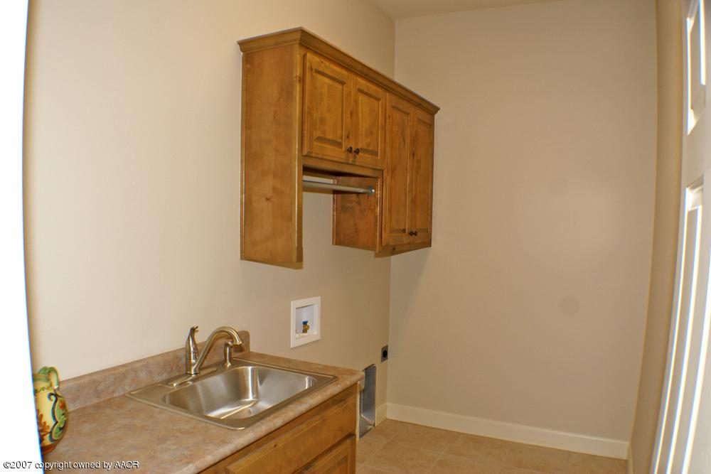 5304 Pleasant Court Amarillo, TX 79110 - Photo 12 of 13 a bathroom with a sink and a tub