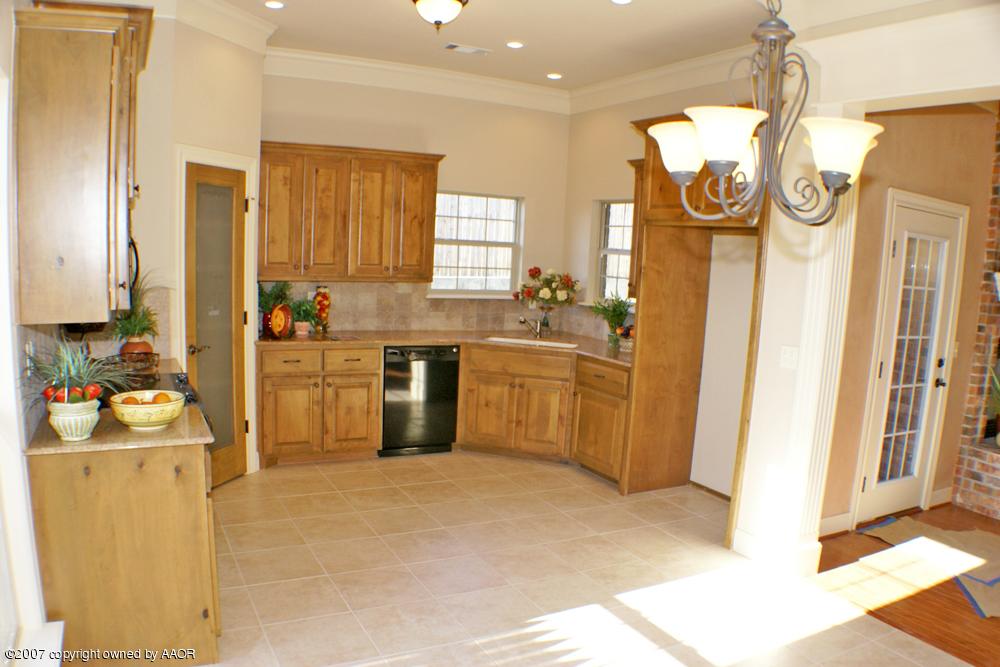 5304 Pleasant Court Amarillo, TX 79110 - Photo 3 of 13