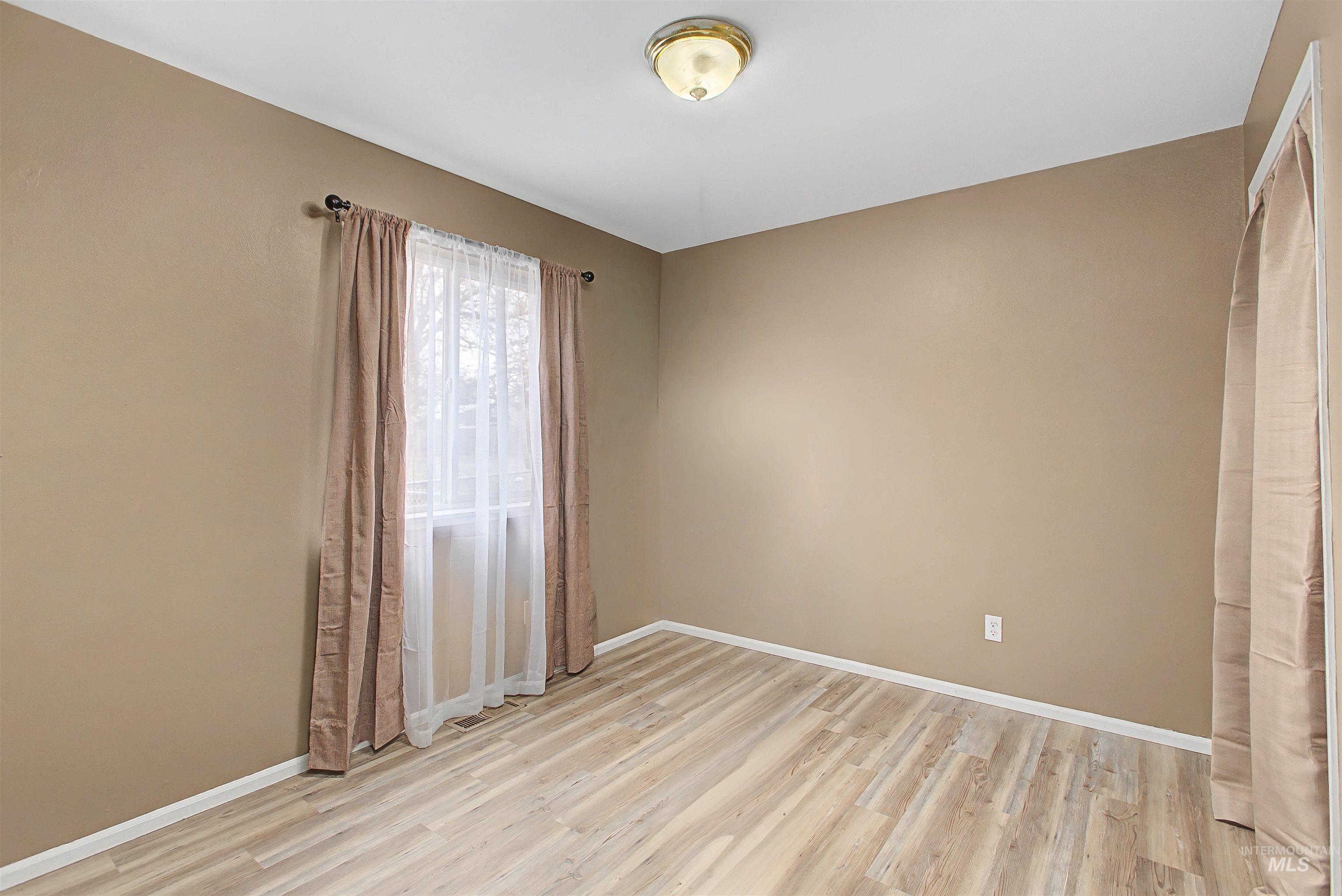 919 9th Street Clarkston, WA 99403 - Photo 21 of 34 Unfurnished bedroom with light wood-style floors and a closet