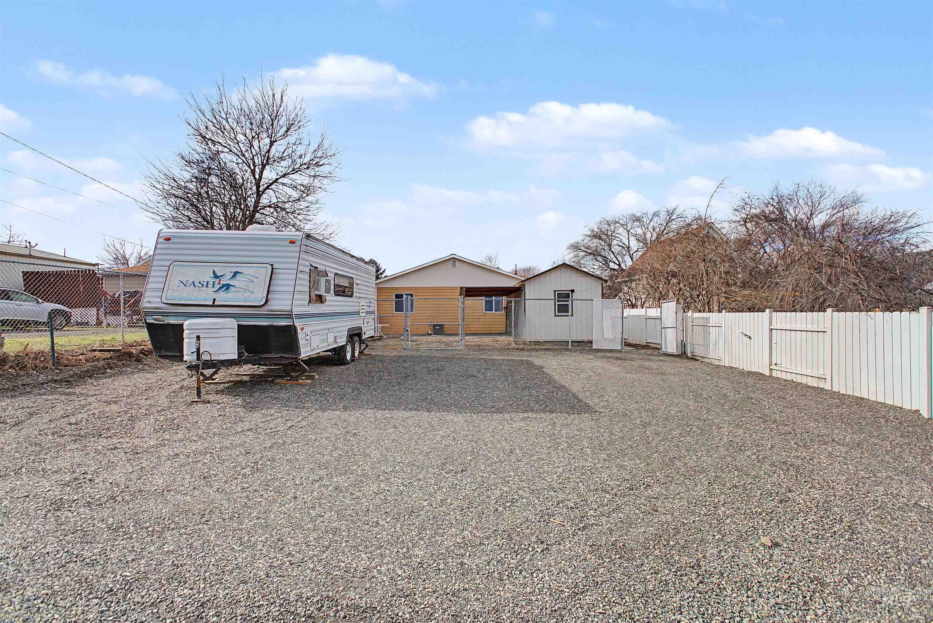 919 9th Street Clarkston, WA 99403 - Photo 25 of 34 View of front facade featuring a gate