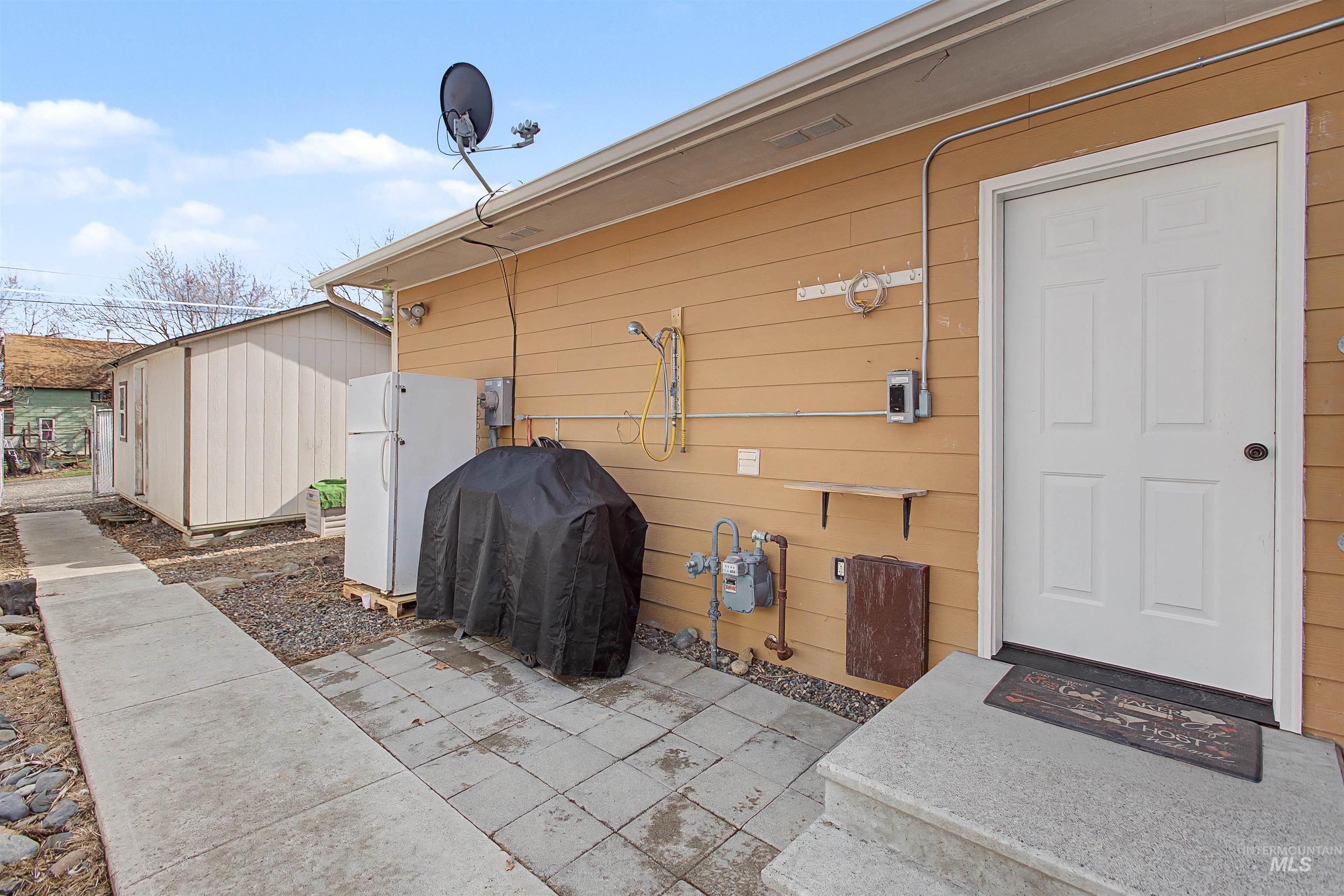 919 9th Street Clarkston, WA 99403 - Photo 30 of 34 View of patio featuring a grill and an outbuilding