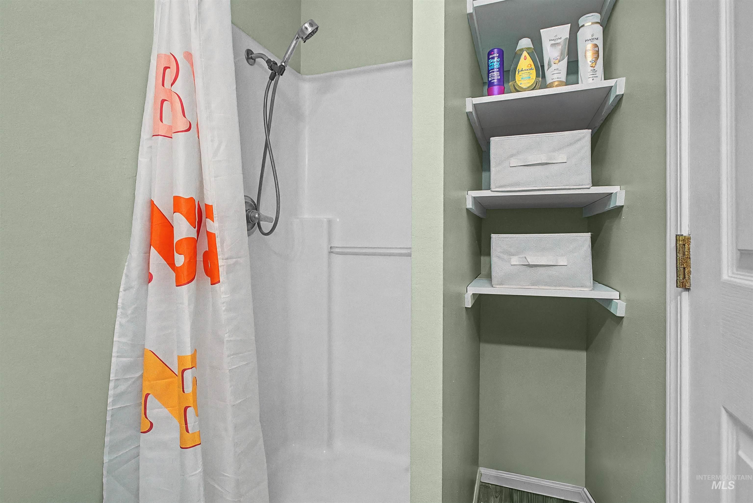 919 9th Street Clarkston, WA 99403 - Photo 6 of 34 Full bath featuring a shower stall