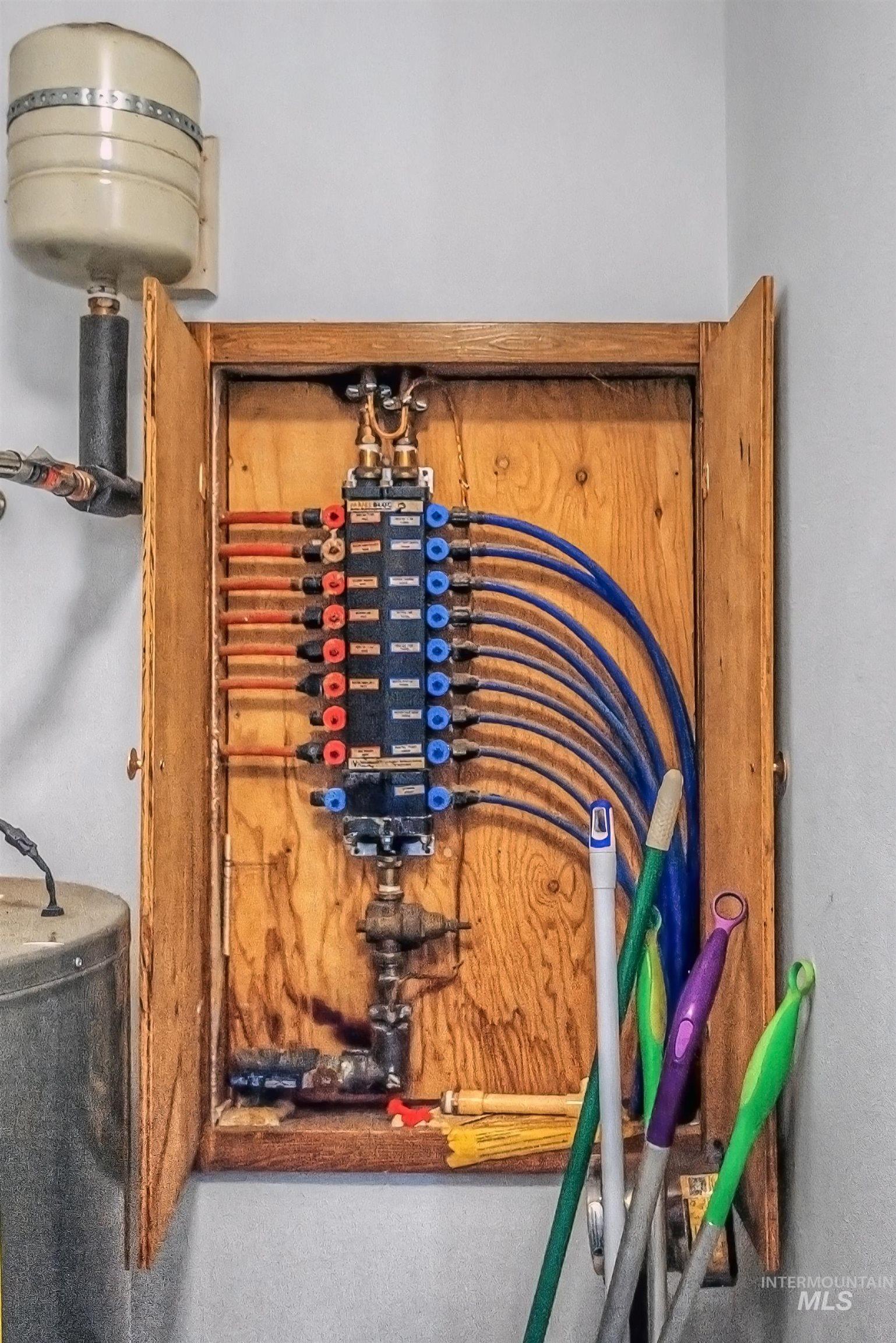 919 9th Street Clarkston, WA 99403 - Photo 9 of 34 View of utility room