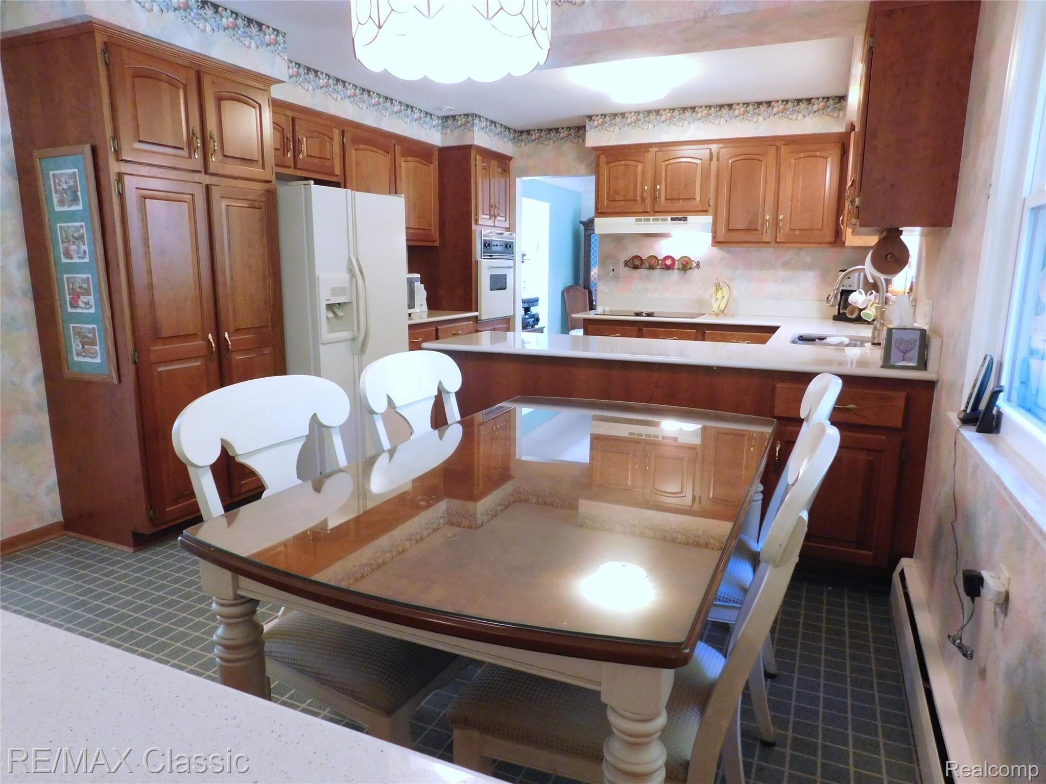 30179 Richmond Road Farmington, MI 48334 - Photo 14 of 37 richkit8.jpg