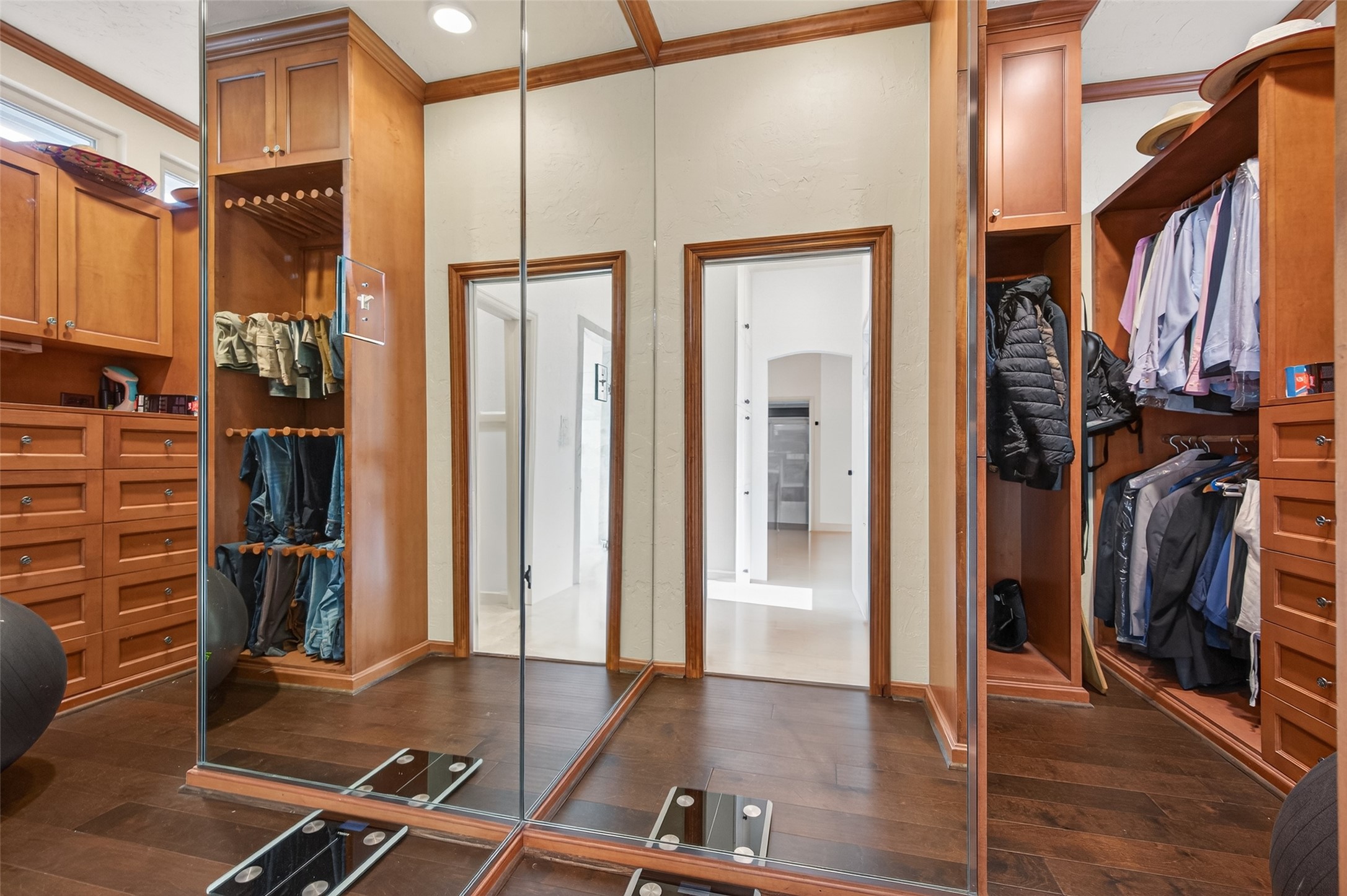 6226 Pebble Beach Drive Houston, TX 77069 - Photo 23 of 46 a view of a room with gym equipment