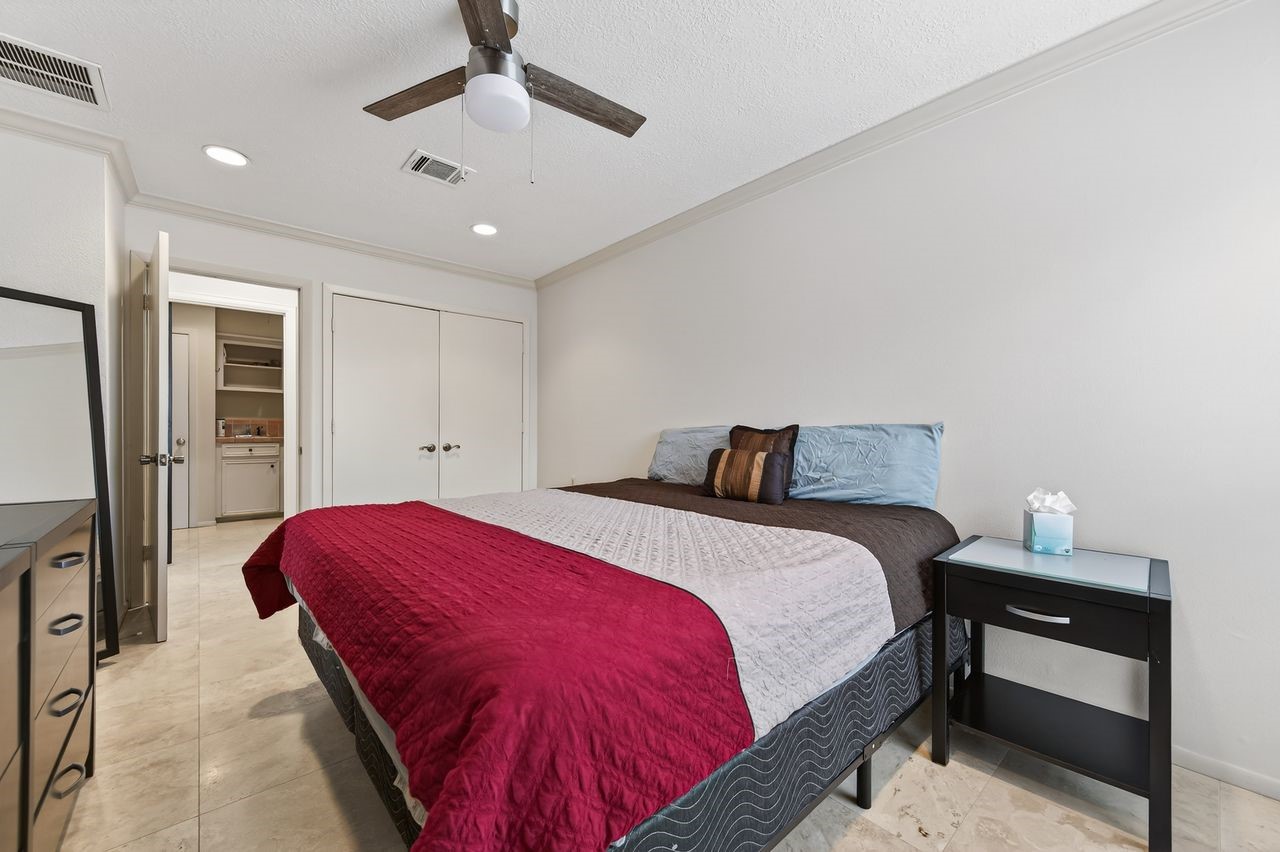 6226 Pebble Beach Drive Houston, TX 77069 - Photo 33 of 46 a spacious bedroom with a bed and a chandelier