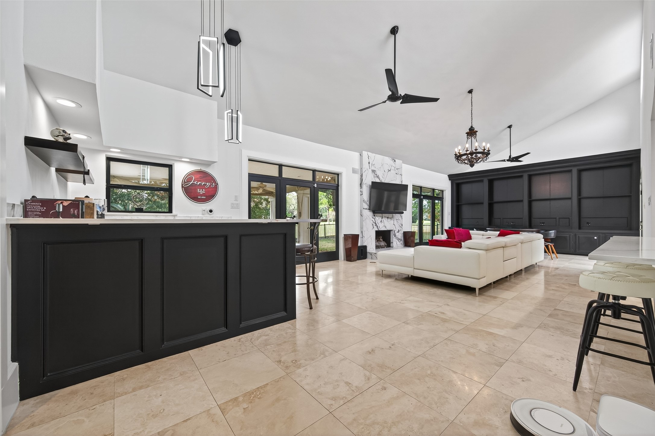 6226 Pebble Beach Drive Houston, TX 77069 - Photo 4 of 46 a living room with furniture and a window