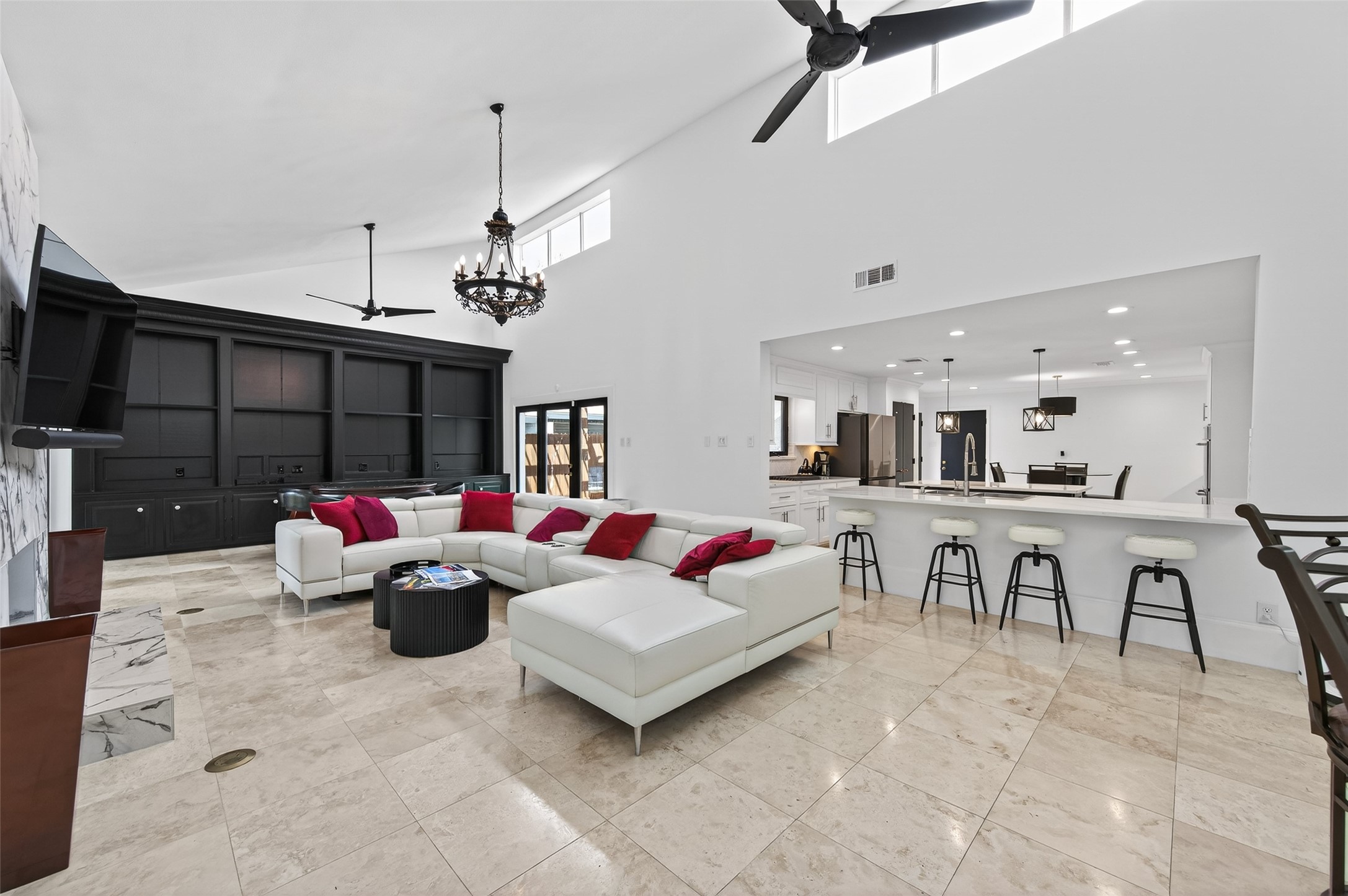 6226 Pebble Beach Drive Houston, TX 77069 - Photo 5 of 46 a living room with furniture and a flat screen tv