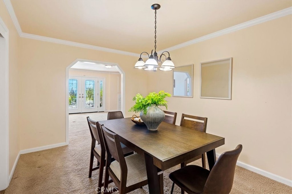 318 Indio Drive Pismo Beach, CA 93449 - Photo 15 of 58 a dining room with furniture and window
