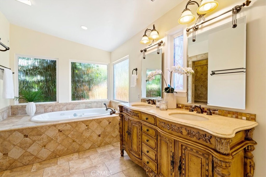 318 Indio Drive Pismo Beach, CA 93449 - Photo 19 of 58 a spacious bathroom with a tub sink and mirror