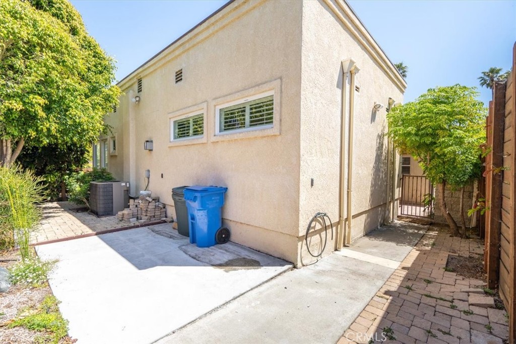 318 Indio Drive Pismo Beach, CA 93449 - Photo 49 of 58 a view of a entryway door of house