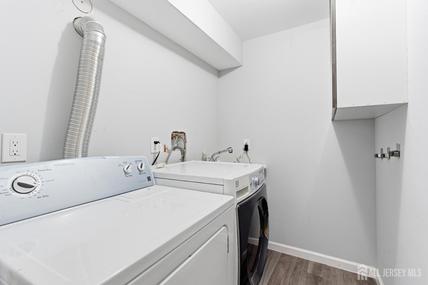 6 Whitewood Road Edison, NJ 08820 - Photo 31 of 37