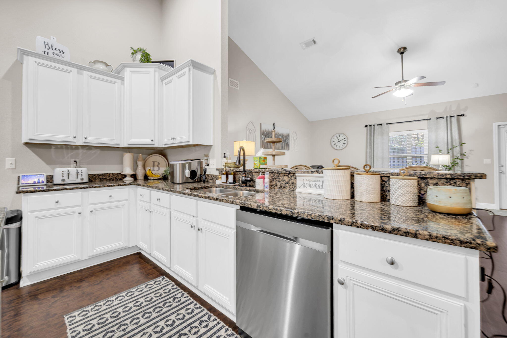 673 Red Fern Road Crestview, FL 32536 - Photo 14 of 48 Kitchen With Breakfast Bar