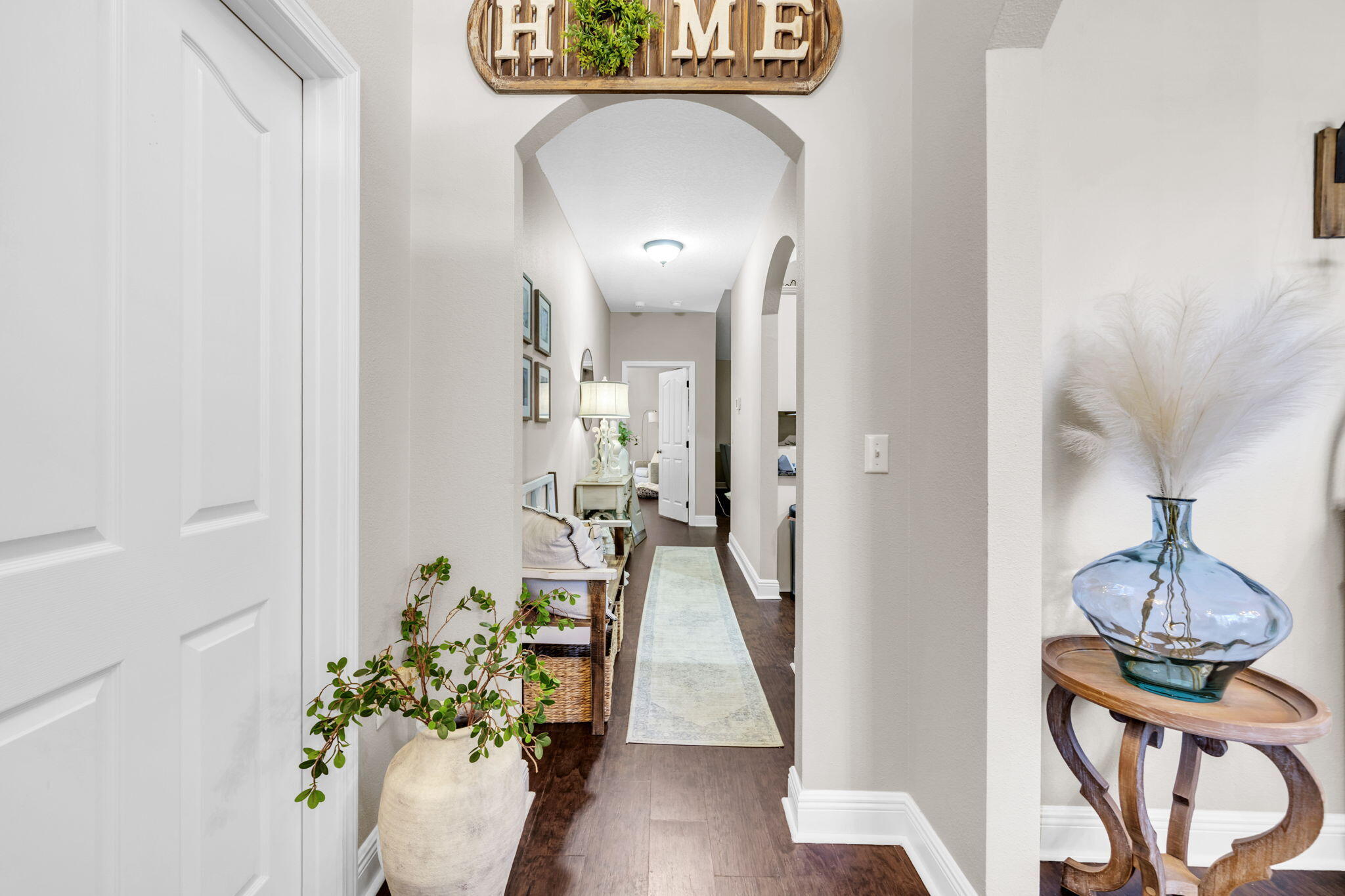 673 Red Fern Road Crestview, FL 32536 - Photo 4 of 48 Front Entry Way Hall