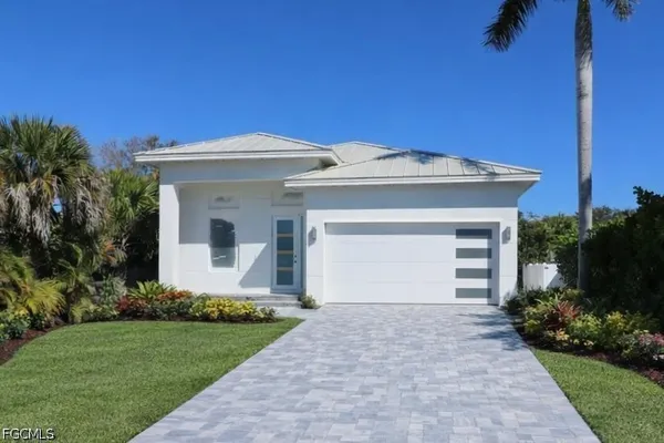 $1,389,900 | 769 95th Avenue North, Naples, FL 34108