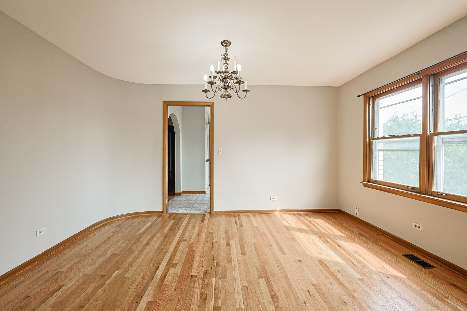 8019 Kilpatrick Avenue Skokie, IL 60076 - Photo 15 of 23